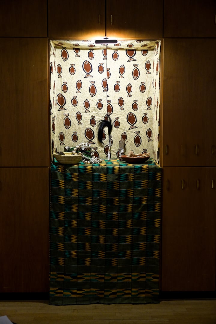 photo pedestal to place two objects